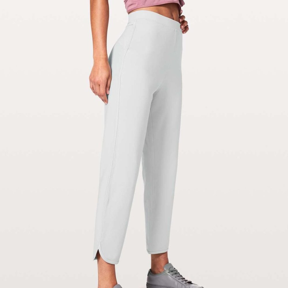 Lululemon Every Moment Pant 26" Vapor Size 6
